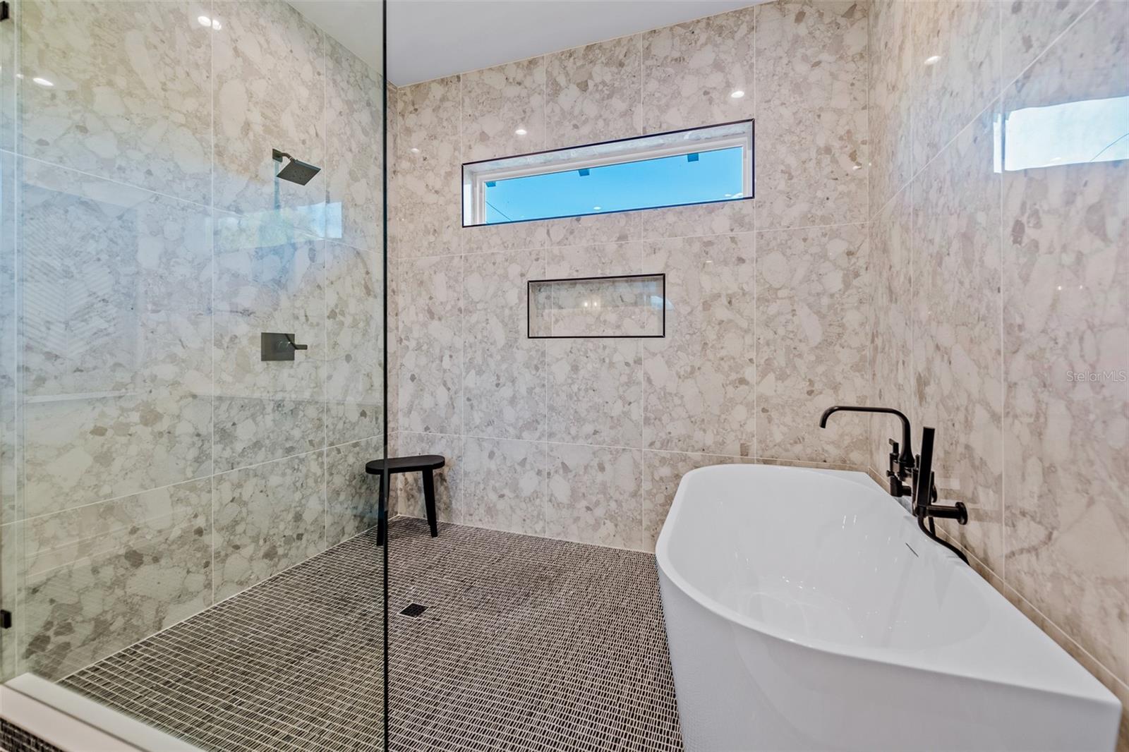 A4667829 Property Photo