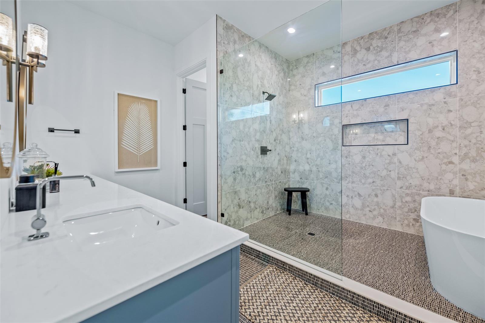 A4667829 Property Photo