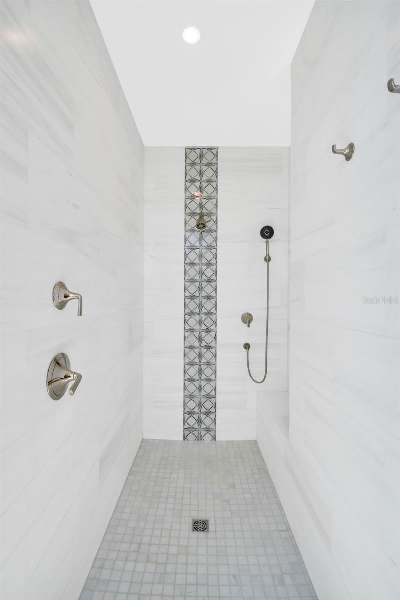 TB8435975 Property Photo