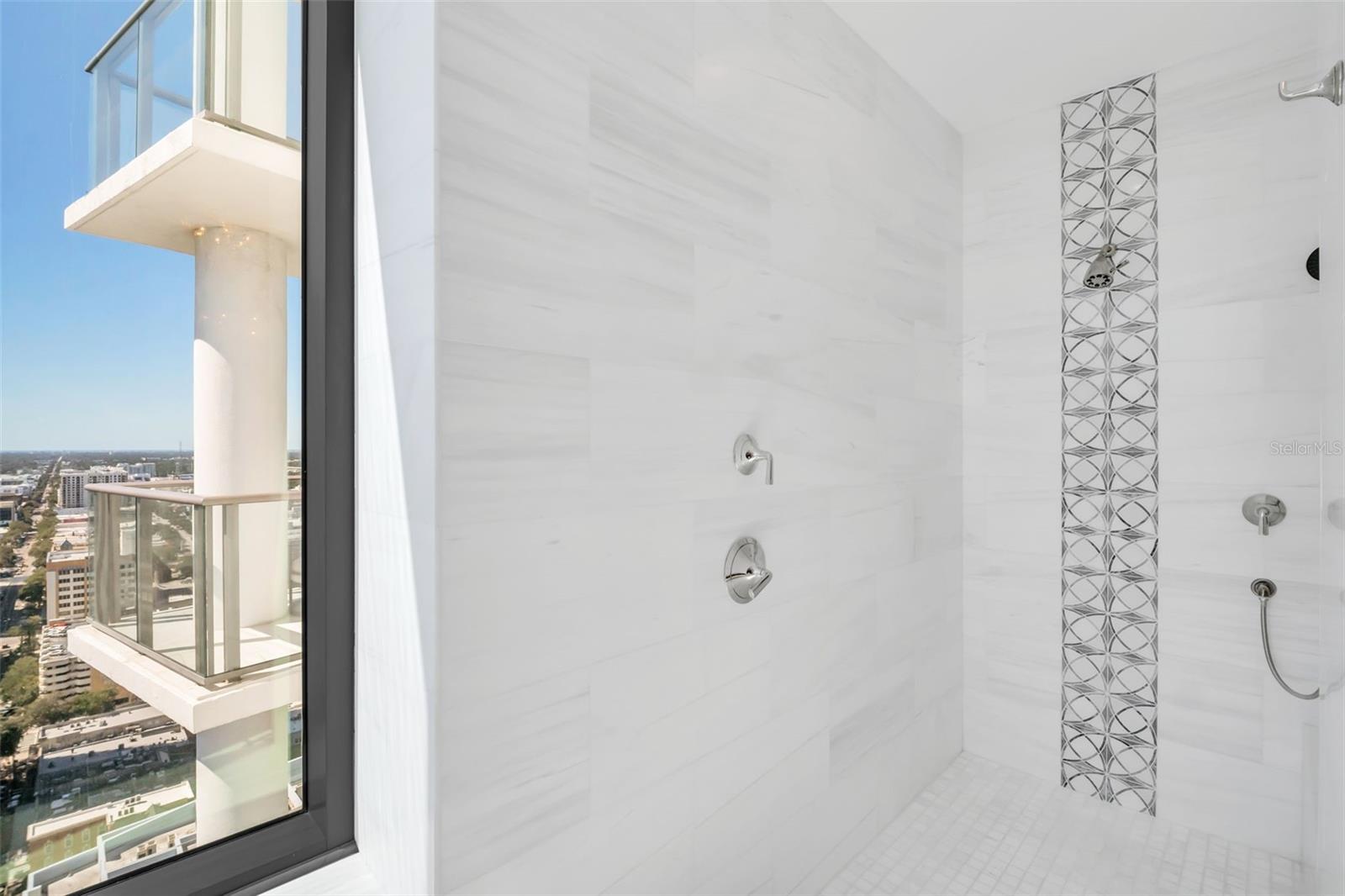 TB8435975 Property Photo