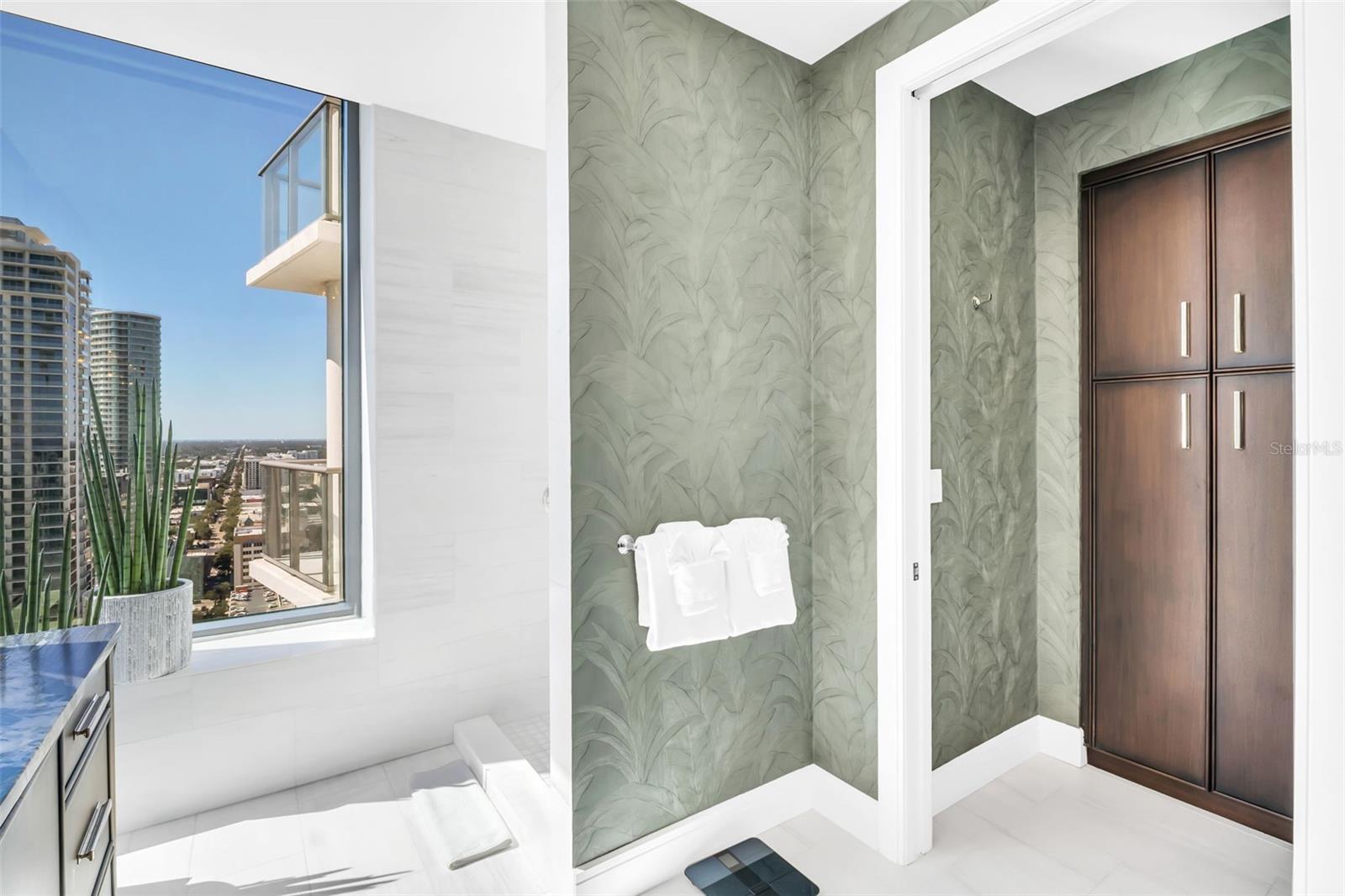 TB8435975 Property Photo