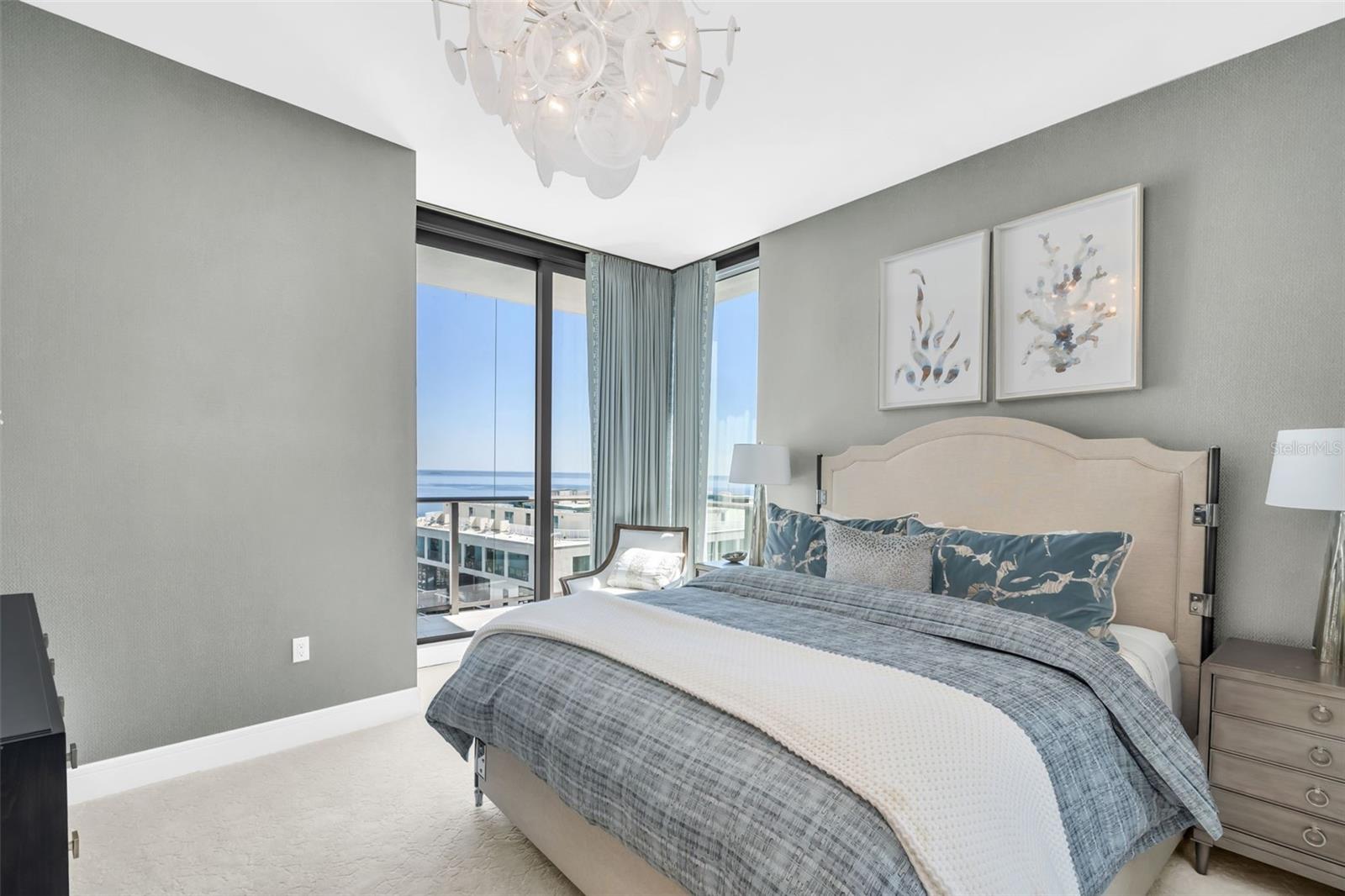 TB8435975 Property Photo