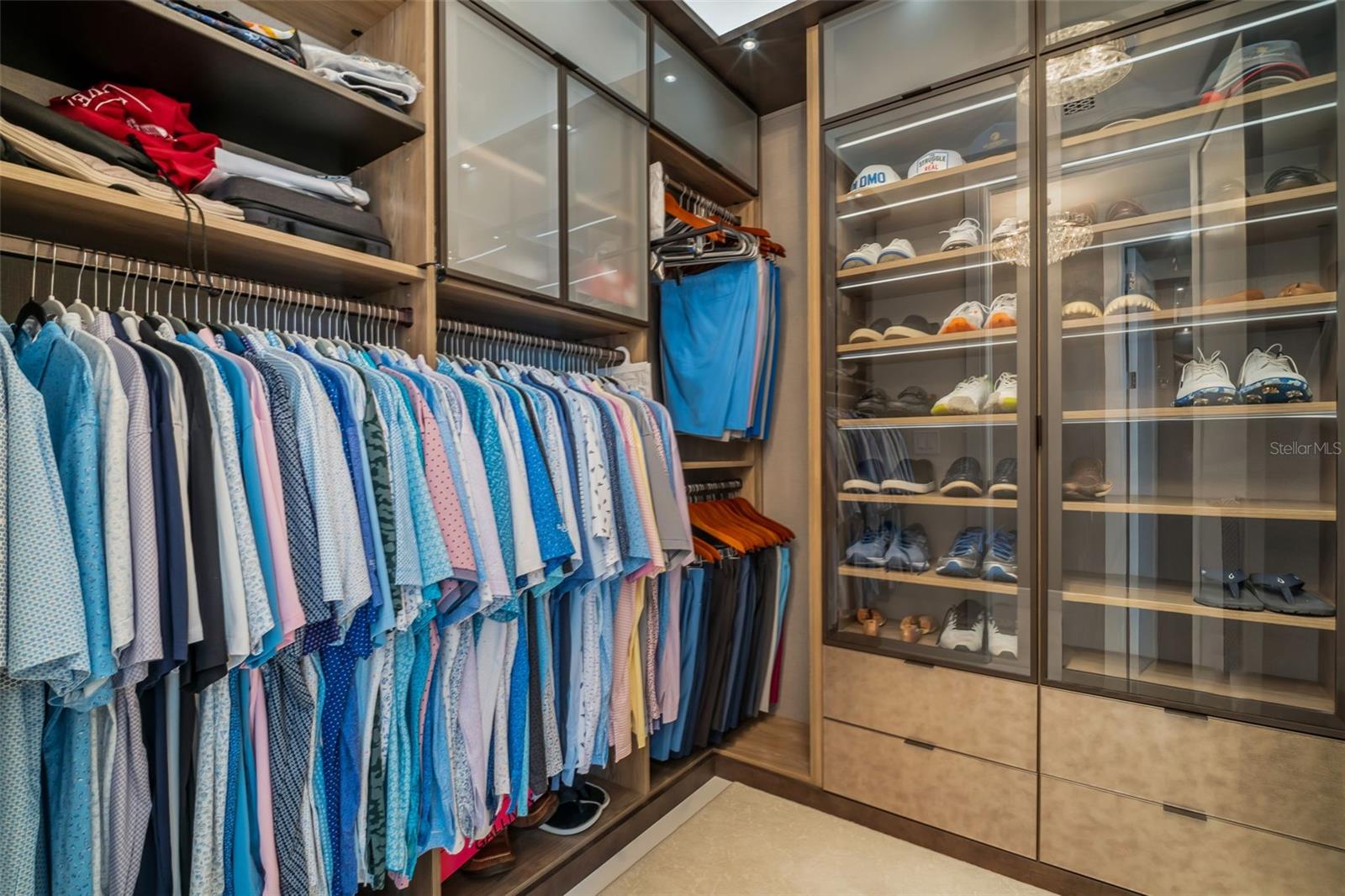 TB8435975 Property Photo