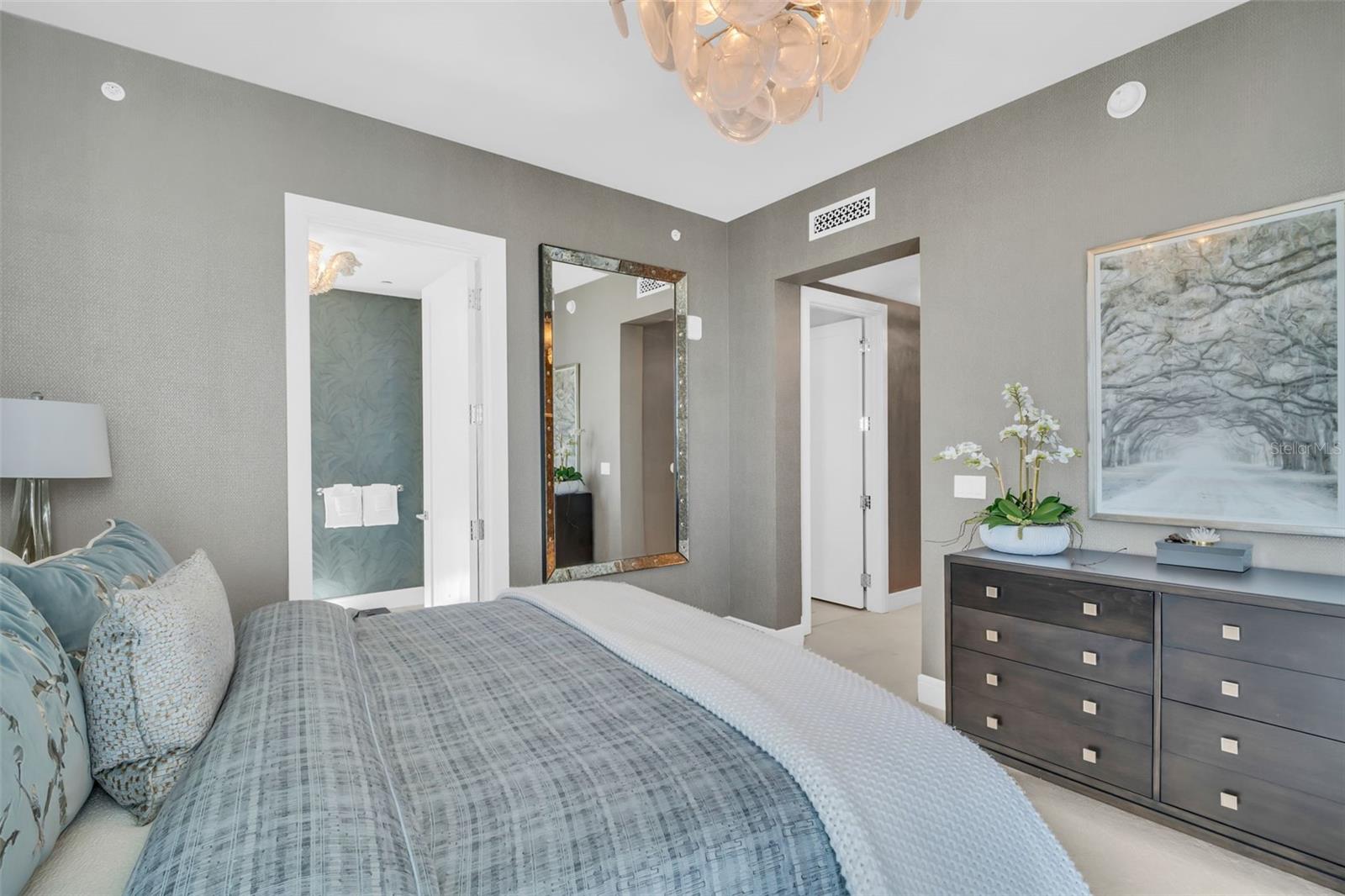 TB8435975 Property Photo