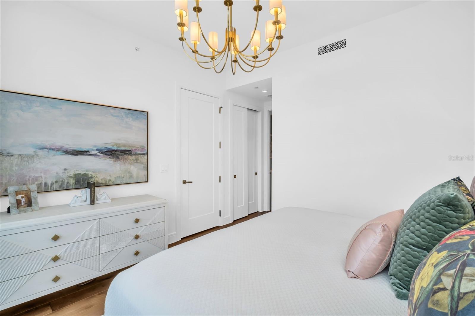 TB8435975 Property Photo