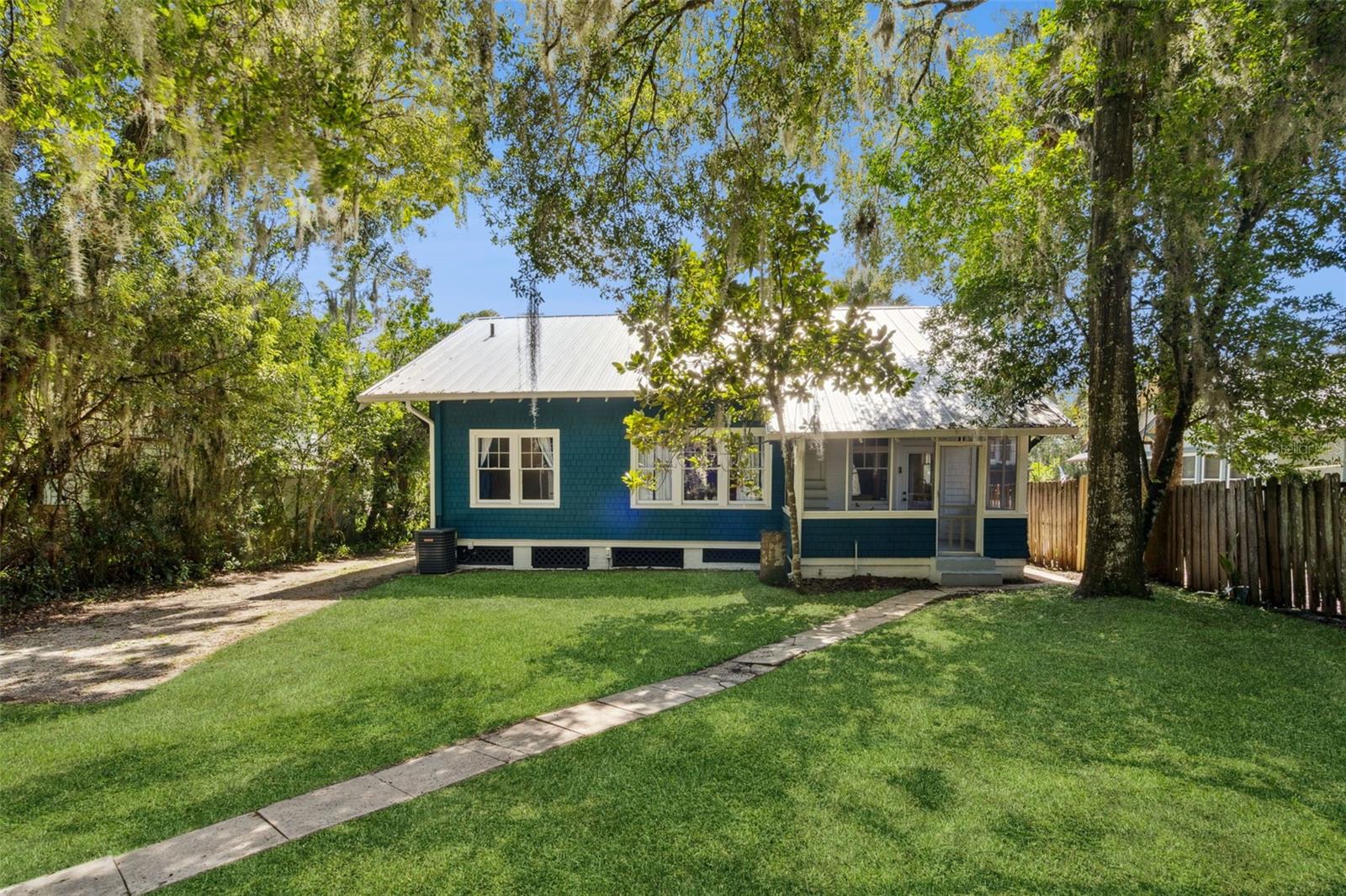 125 W VOORHIS AVE, DELAND, FL, 32720