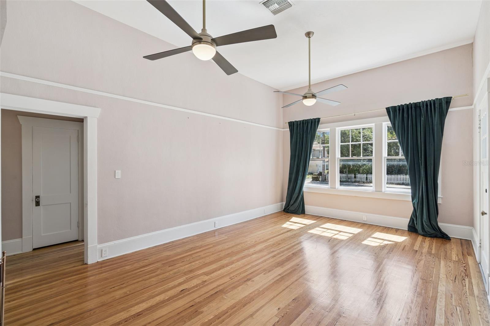 125 W VOORHIS AVE, DELAND, FL, 32720