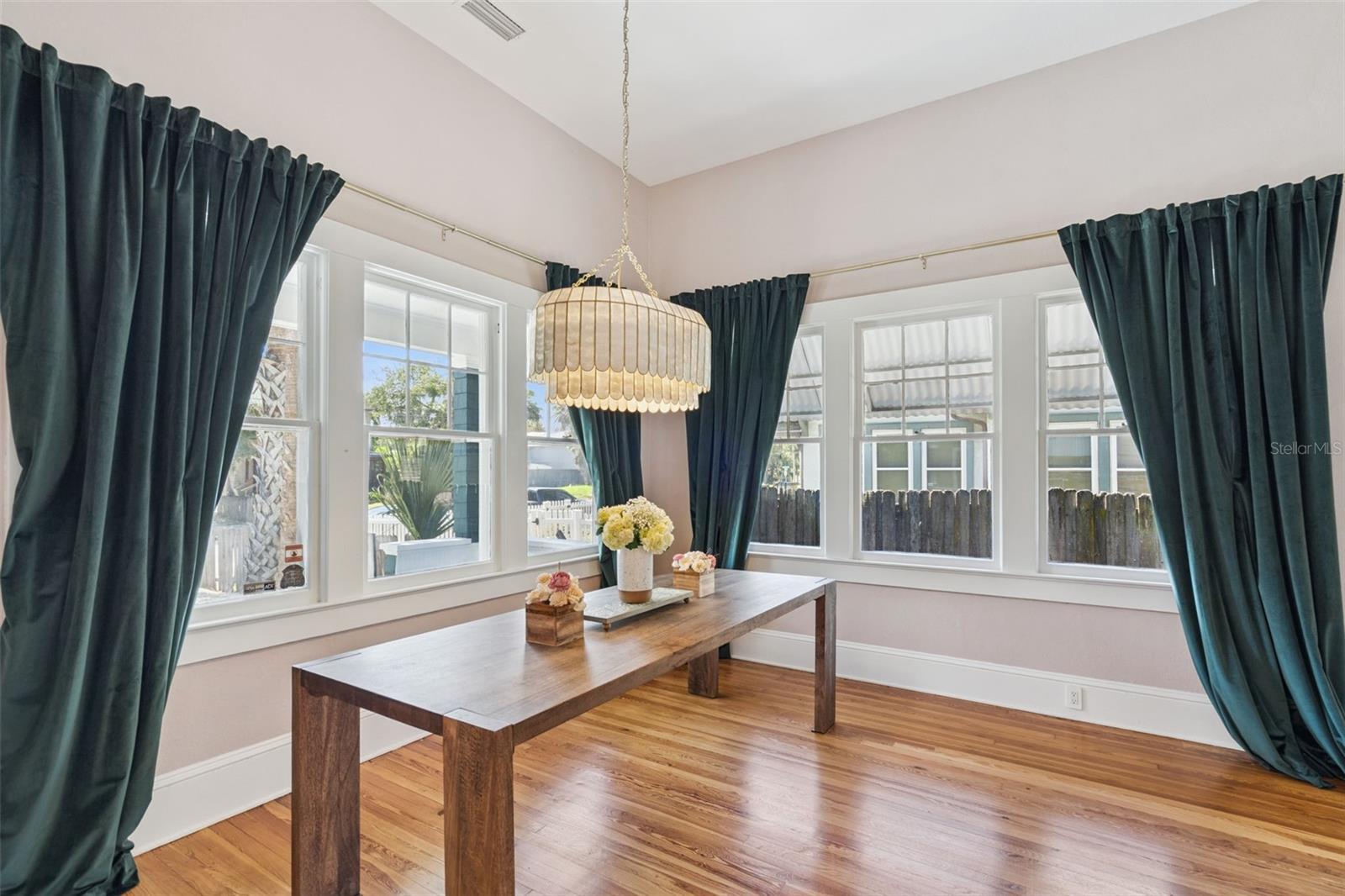 125 W VOORHIS AVE, DELAND, FL, 32720