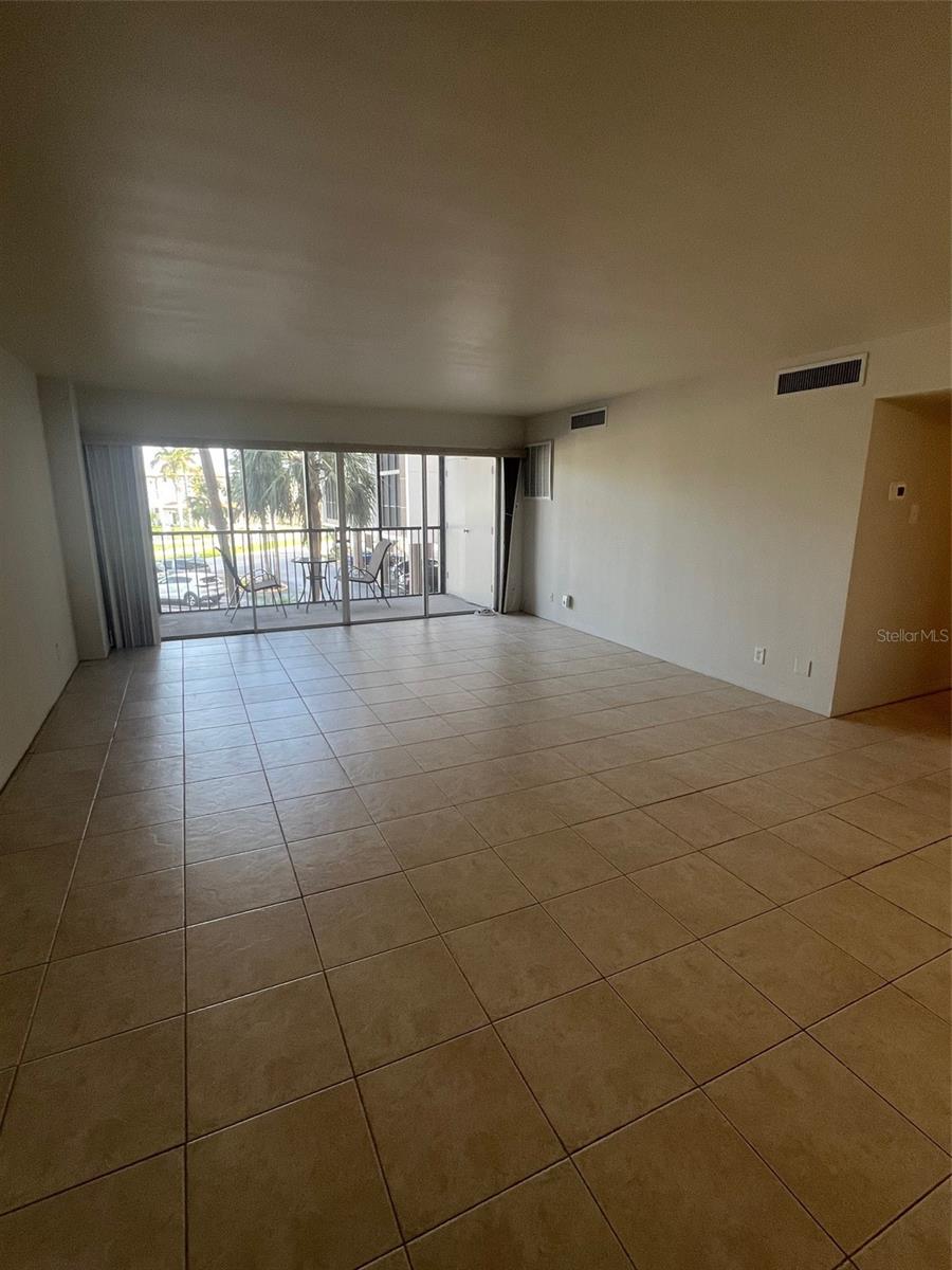 10355 PARADISE BLVD #202, TREASURE ISLAND, FL, 33706