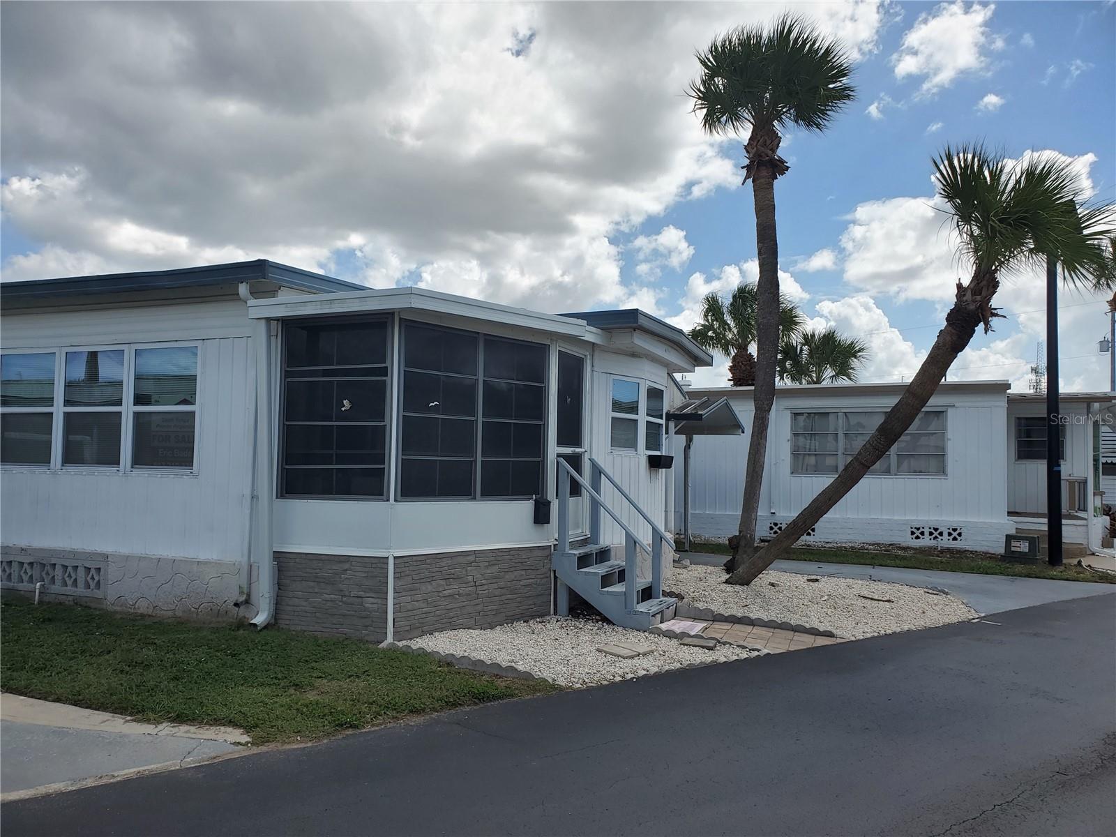 TB8436114 Property Photo