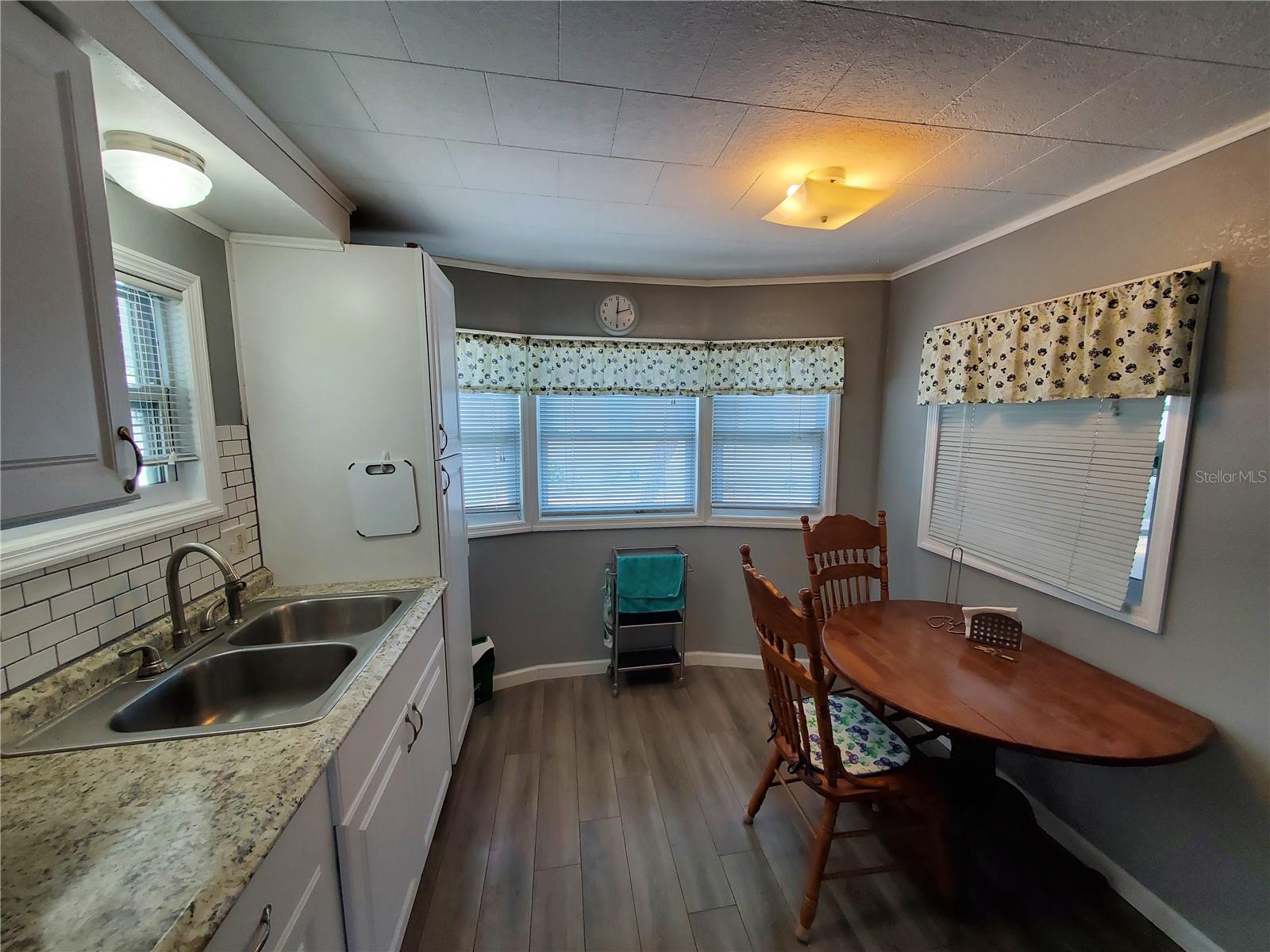 TB8436114 Property Photo