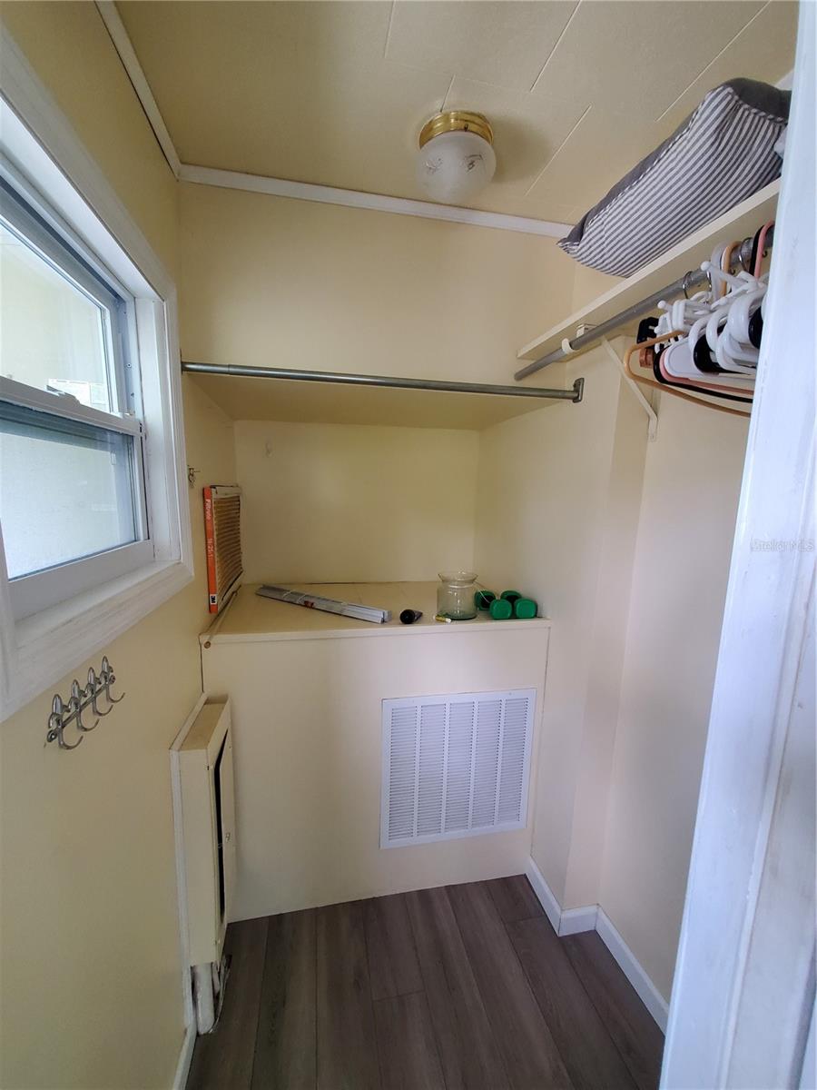 TB8436114 Property Photo