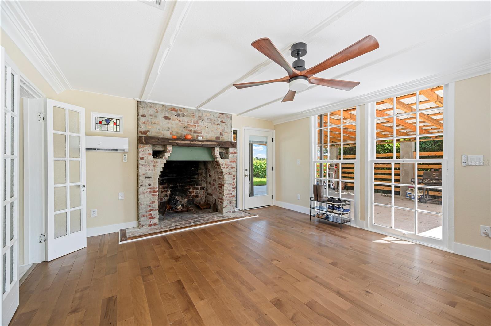 Mudroom, entrance through carport