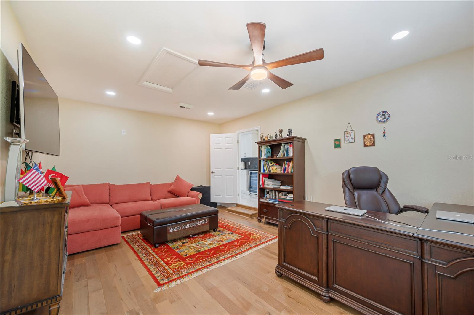 4th bedroom or perfect for guest, office or family room