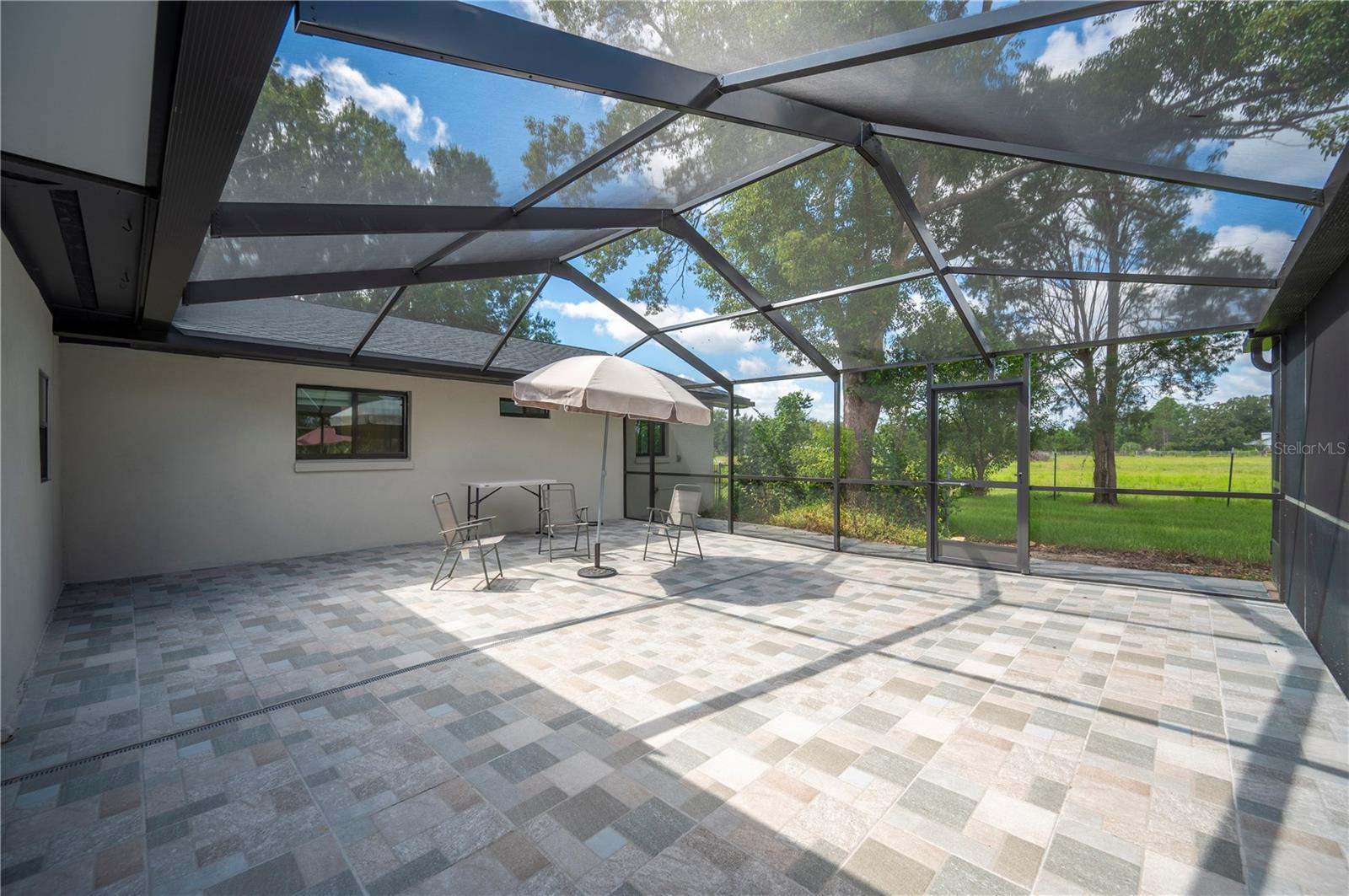 raised screen for ultimate outdoor entertaining