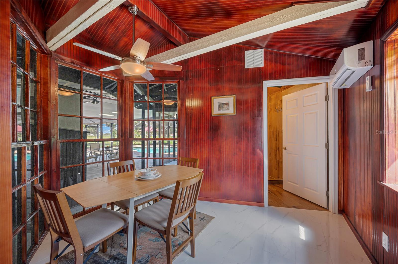 breakfast nook for those cozy mornings