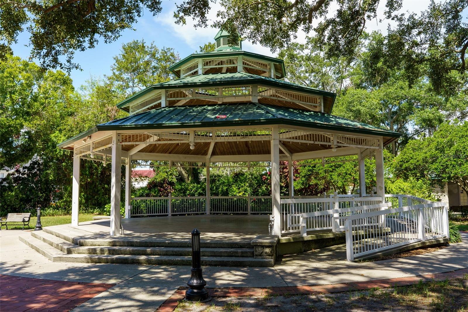 1004 7TH ST S, SAFETY HARBOR, FL, 34695