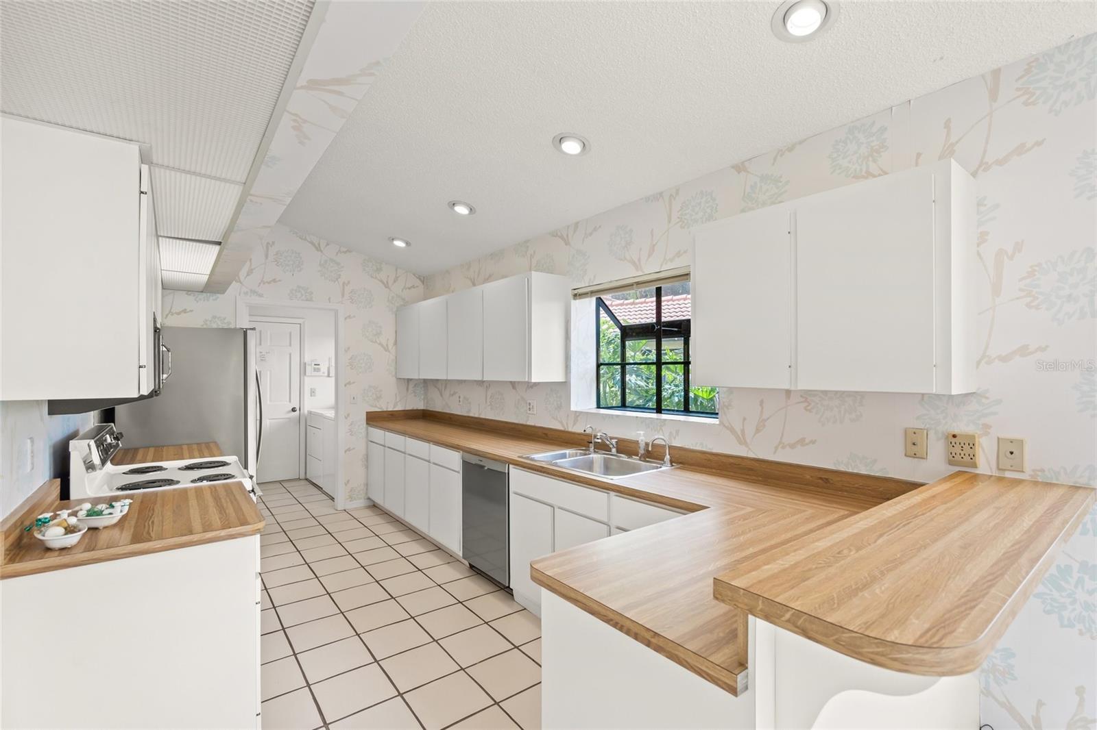 7475 OAK MOSS DR #20, SARASOTA, FL, 34241