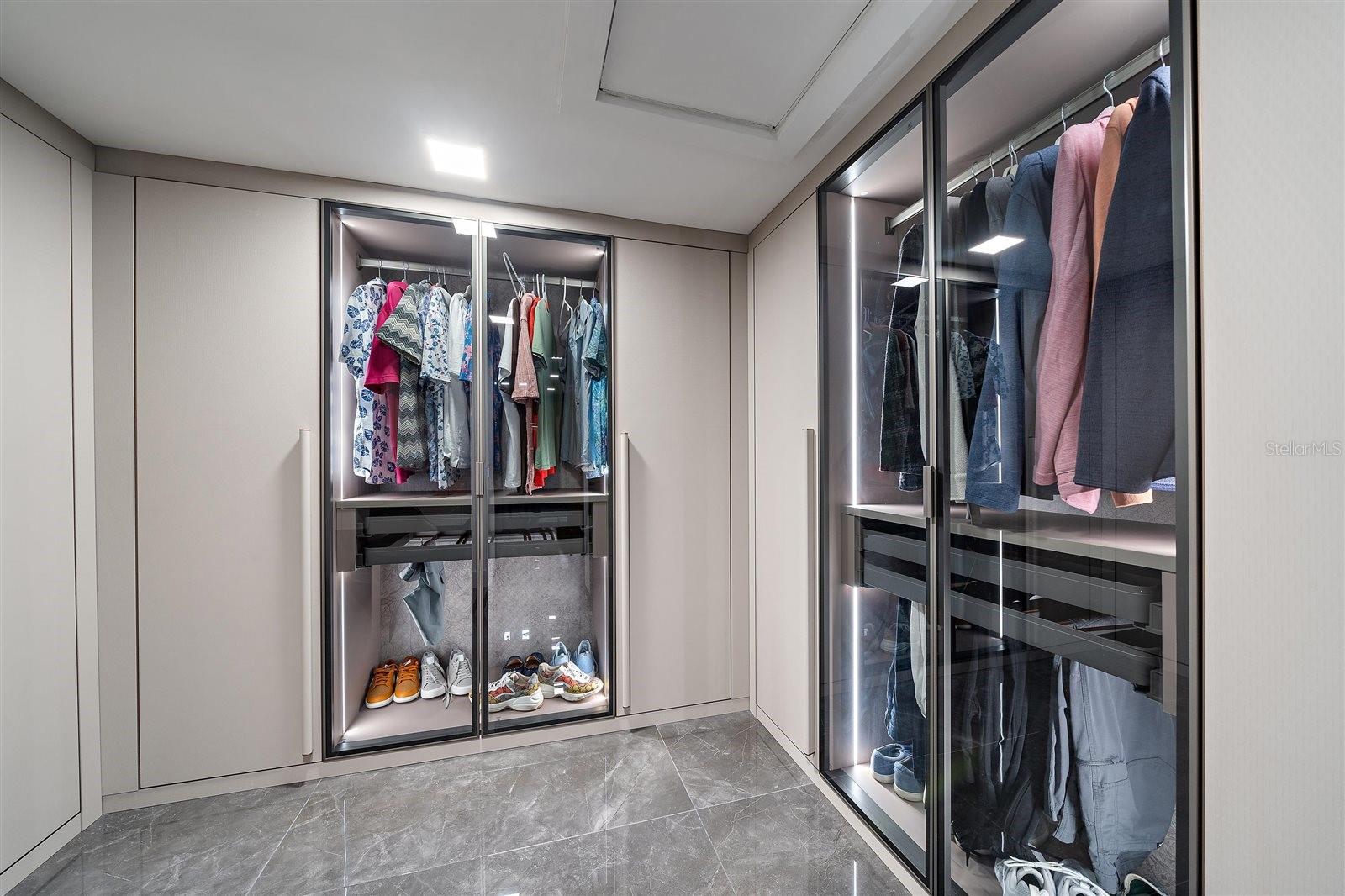 A4667904 Property Photo