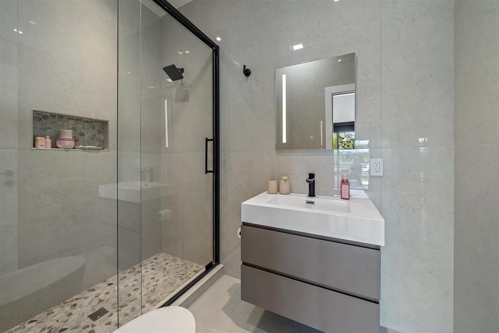 A4667904 Property Photo