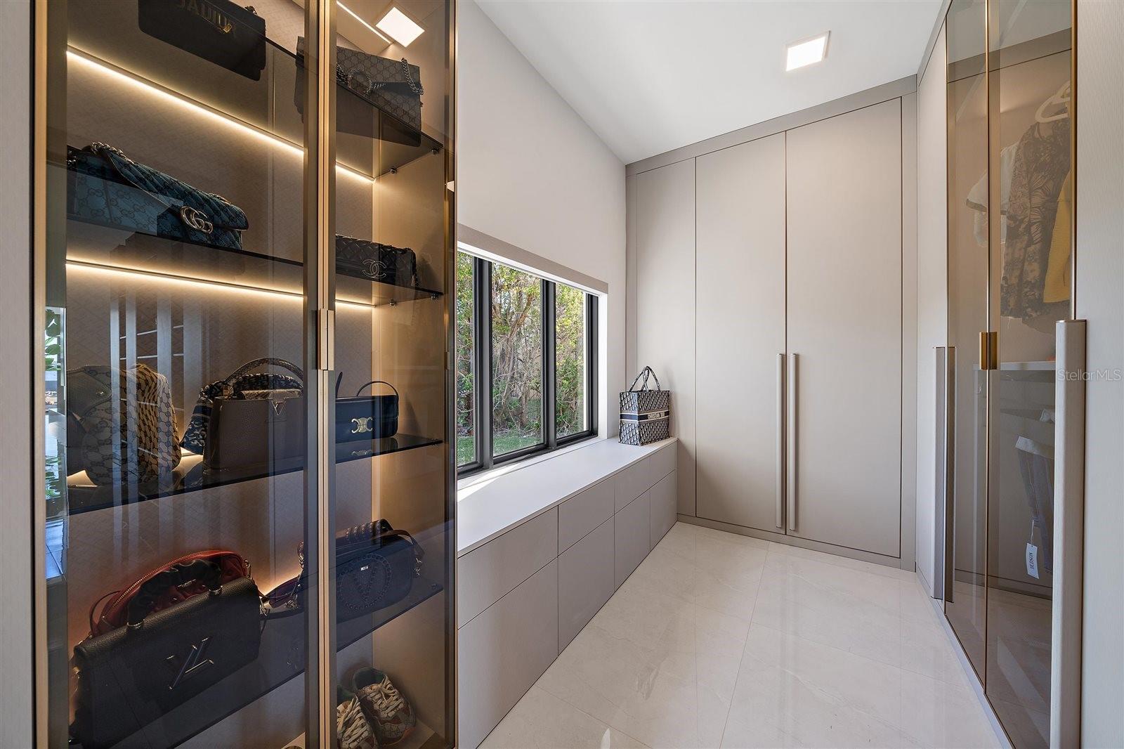 A4667904 Property Photo