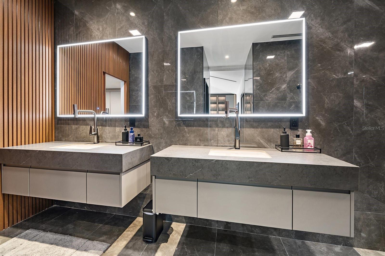 A4667904 Property Photo