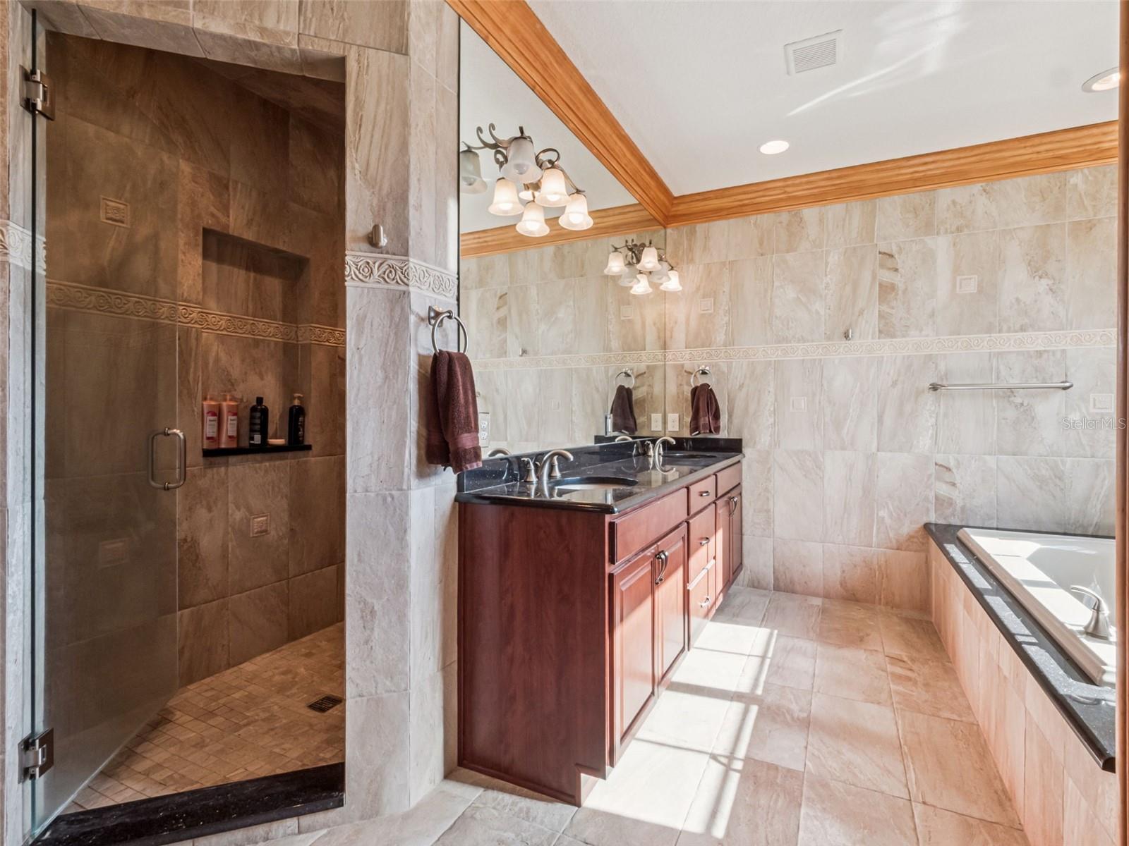 O6351161 Property Photo