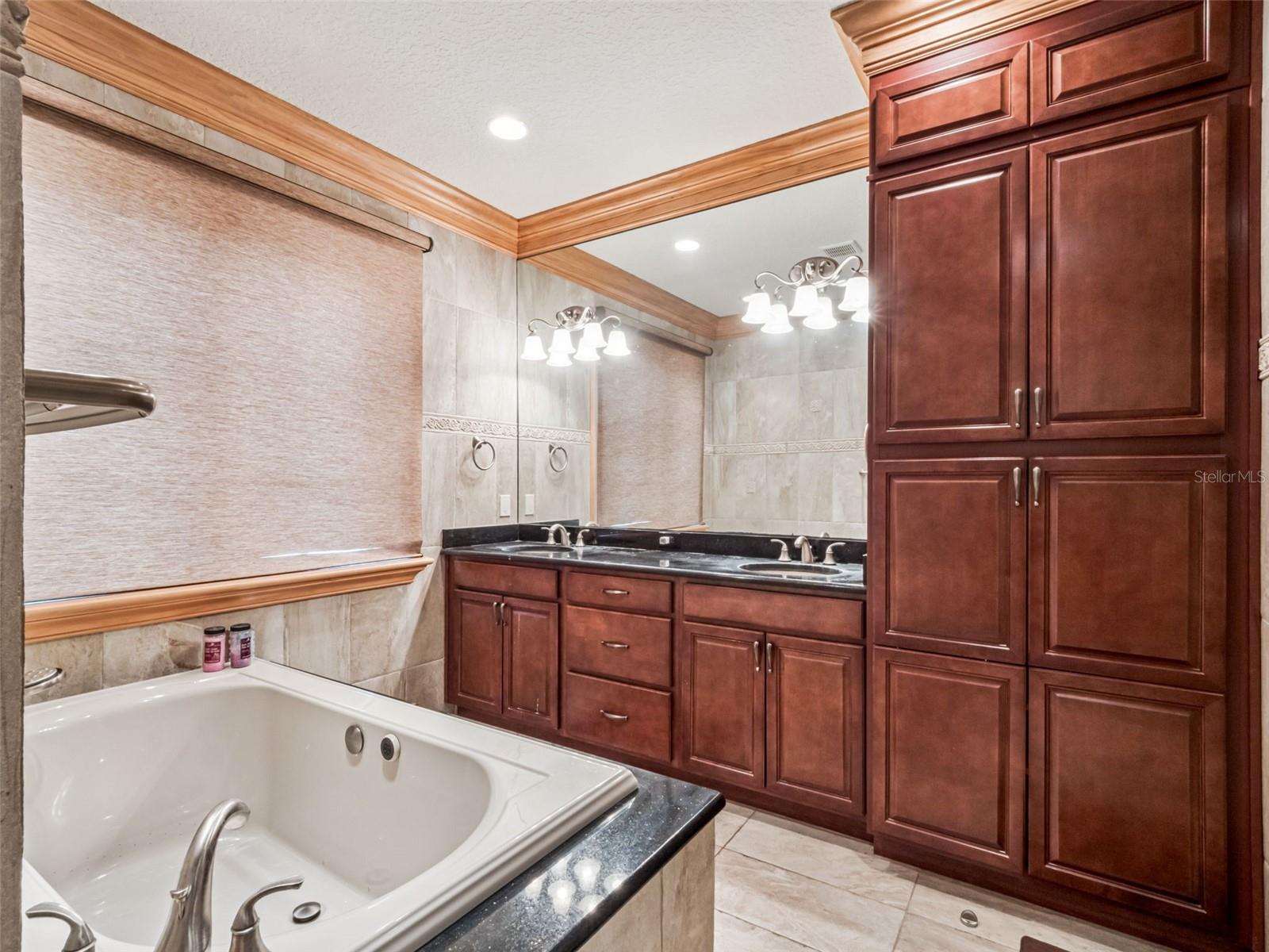 O6351161 Property Photo