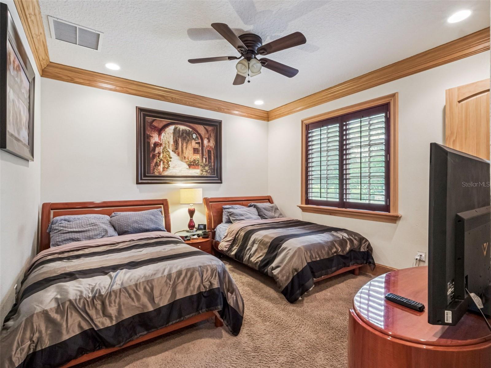 O6351161 Property Photo