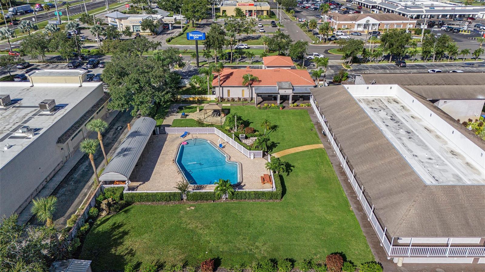 382 CLUB MANOR DR, SUN CITY CENTER, FL, 33573