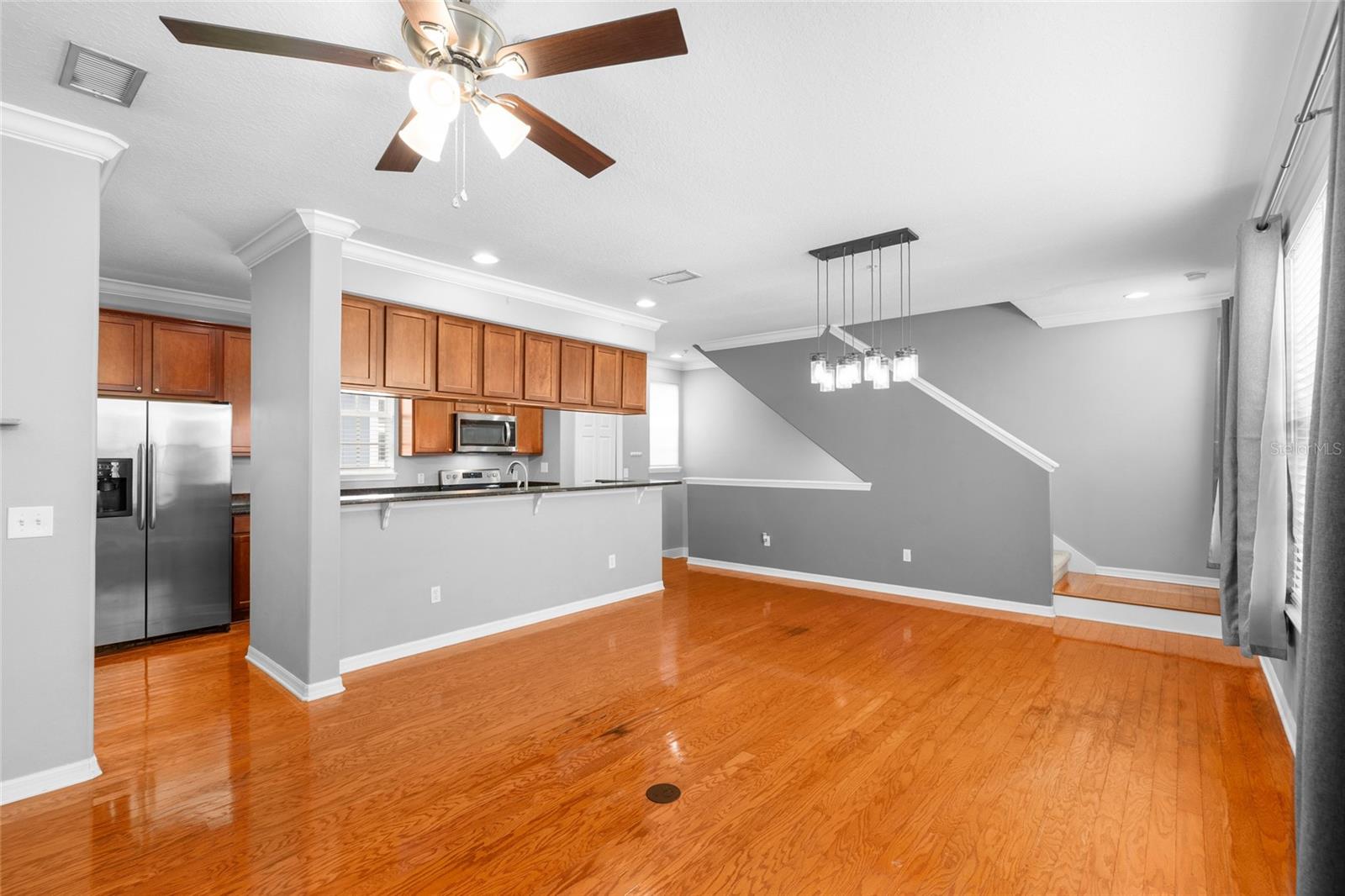 Floor 2: plenty of room for entertaining