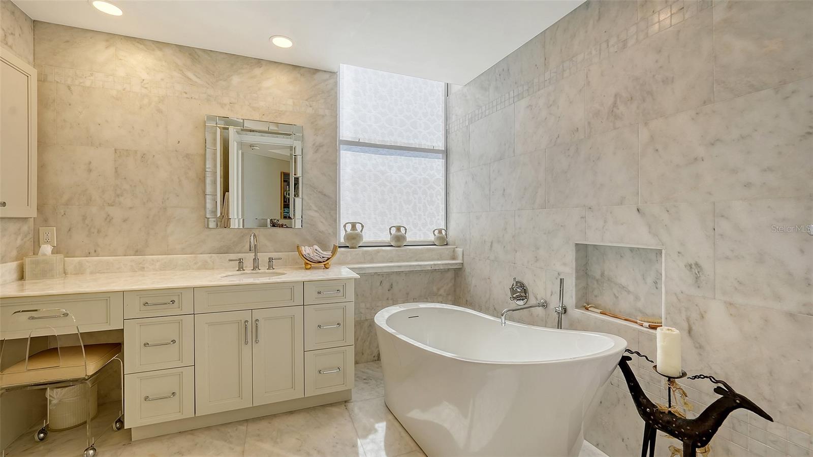 A4667938 Property Photo