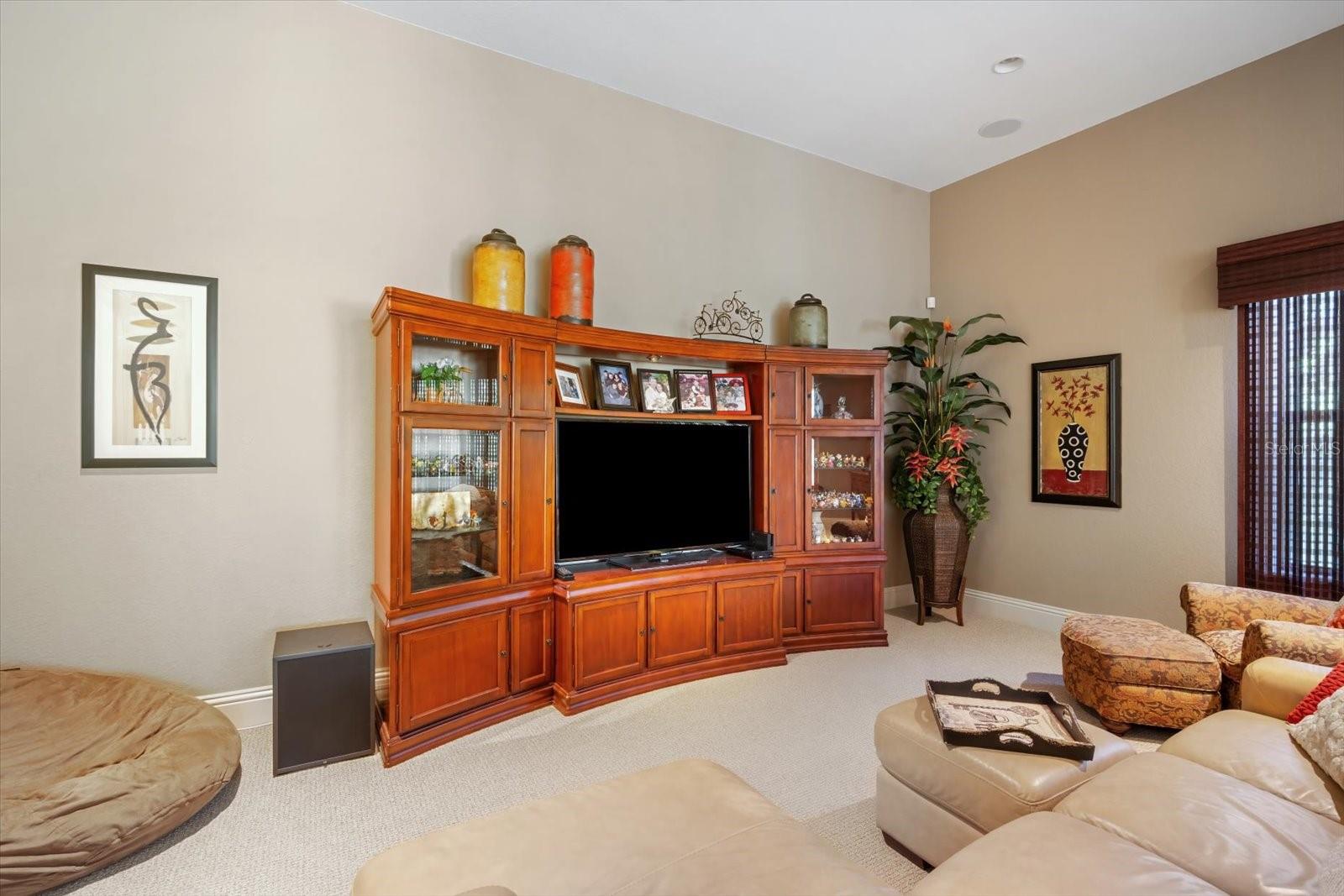 TB8436306 Property Photo