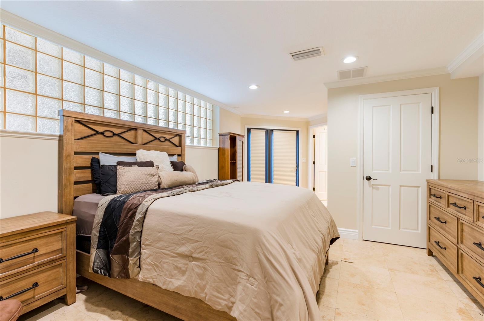 TB8436315 Property Photo