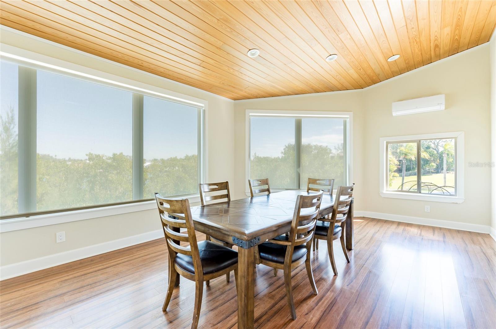 TB8436315 Property Photo