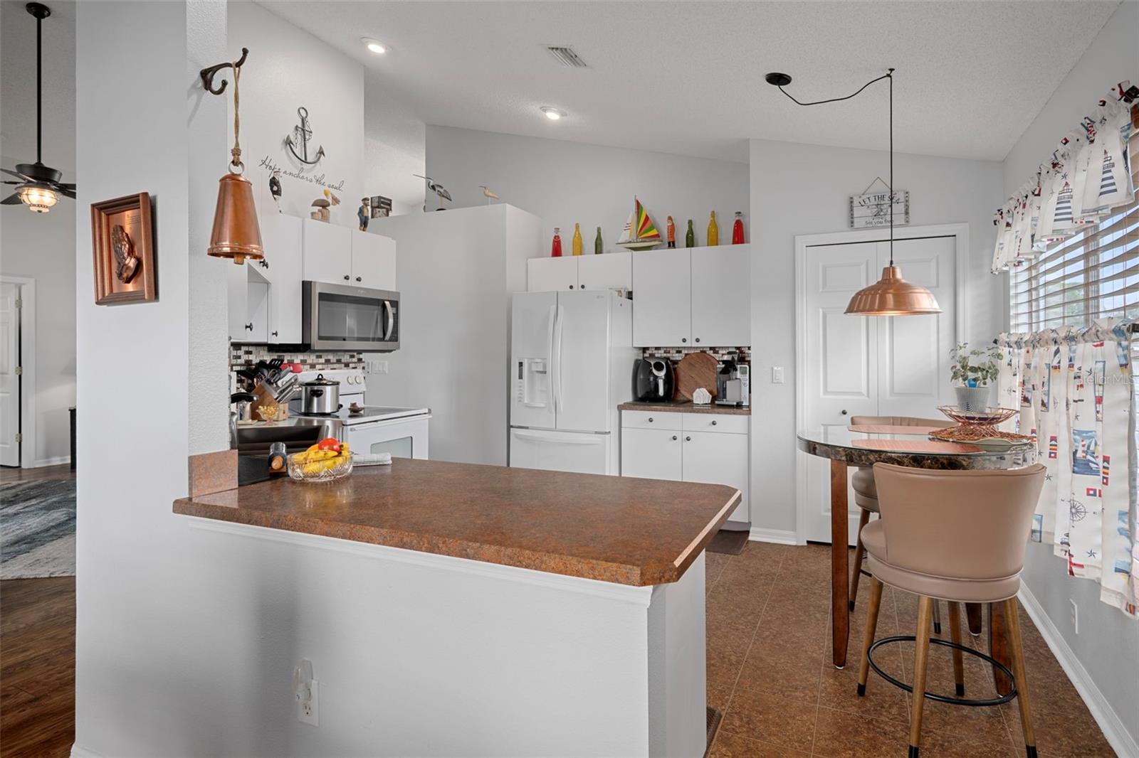 6719 MANOR BEACH RD, NEW PORT RICHEY, FL, 34652