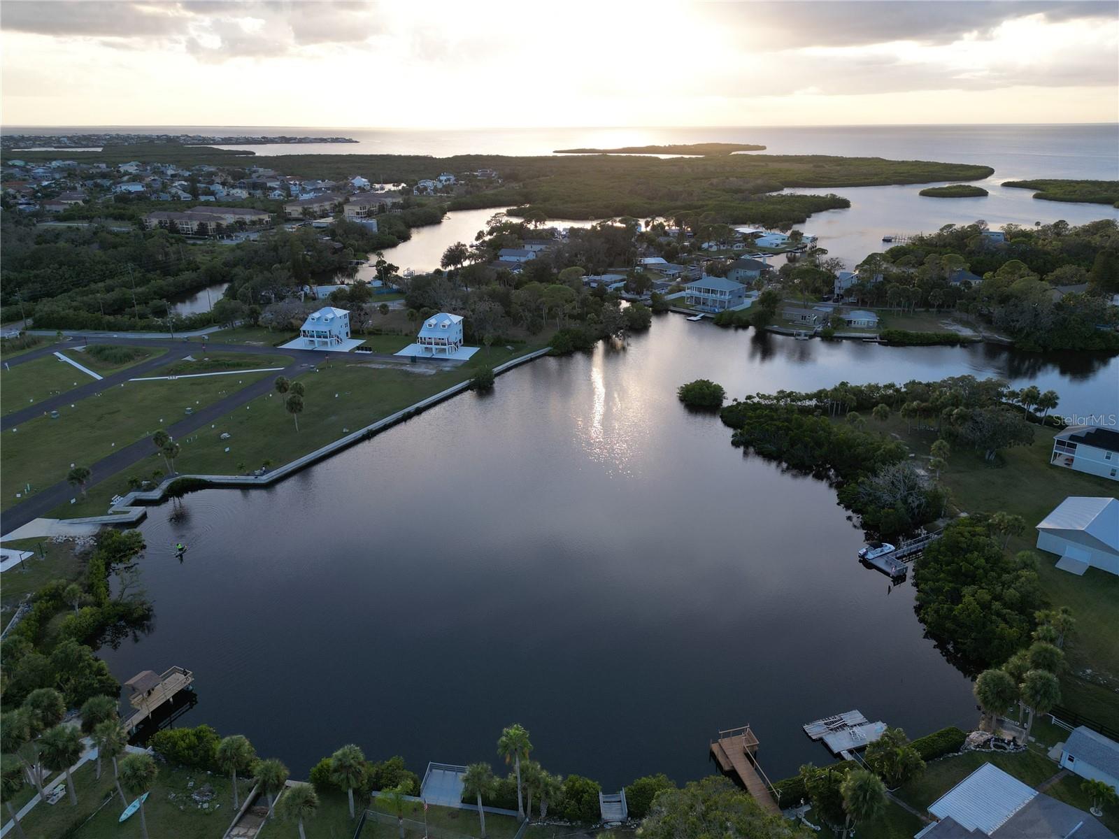 6719 MANOR BEACH RD, NEW PORT RICHEY, FL, 34652