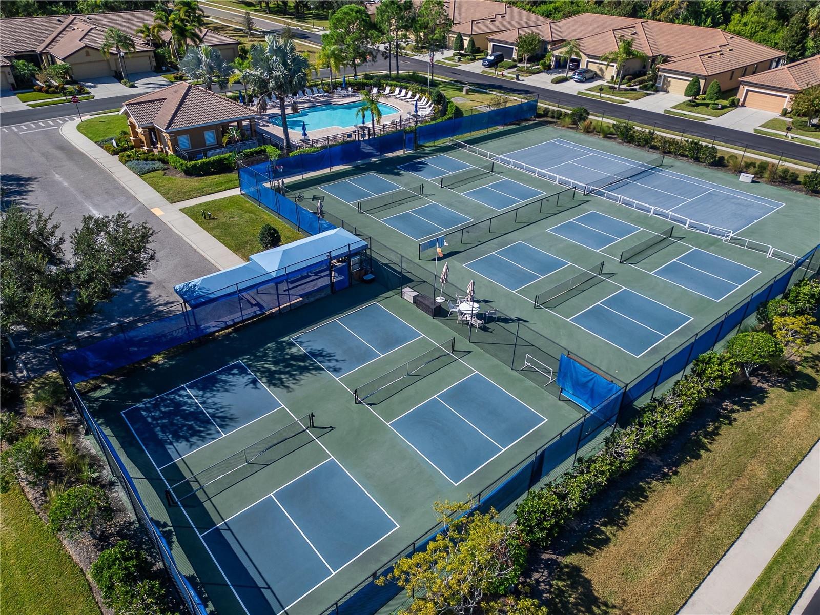 420 CEDAR FALLS DR, APOLLO BEACH, FL, 33572