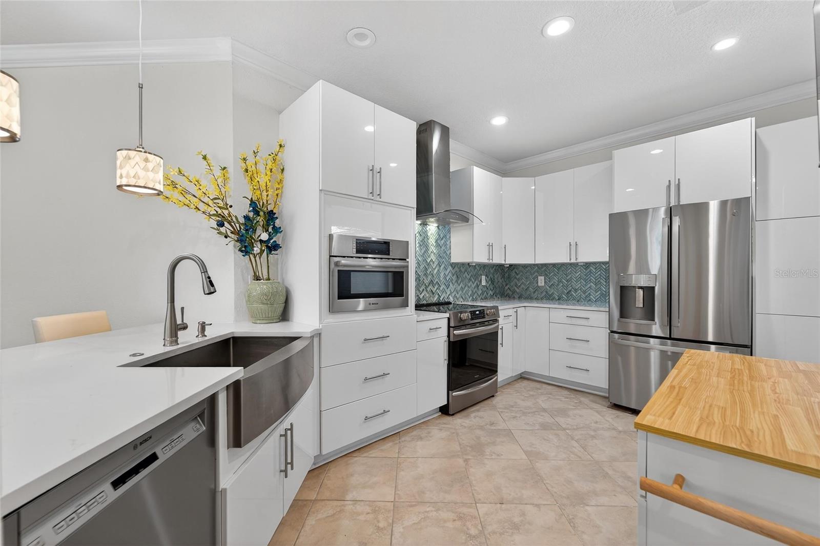 420 CEDAR FALLS DR, APOLLO BEACH, FL, 33572