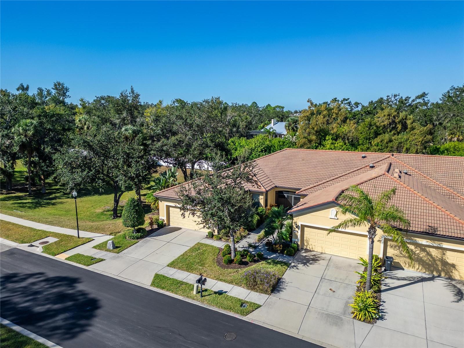 420 CEDAR FALLS DR, APOLLO BEACH, FL, 33572