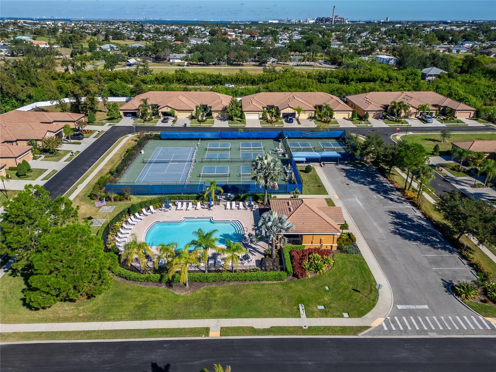 420 CEDAR FALLS DR, APOLLO BEACH, FL, 33572