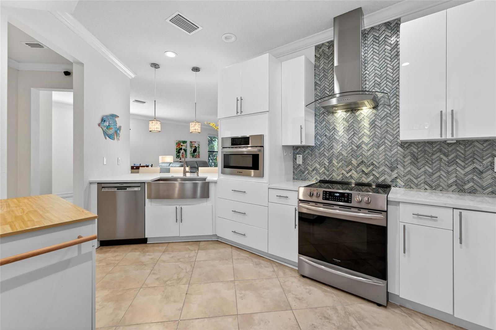 420 CEDAR FALLS DR, APOLLO BEACH, FL, 33572