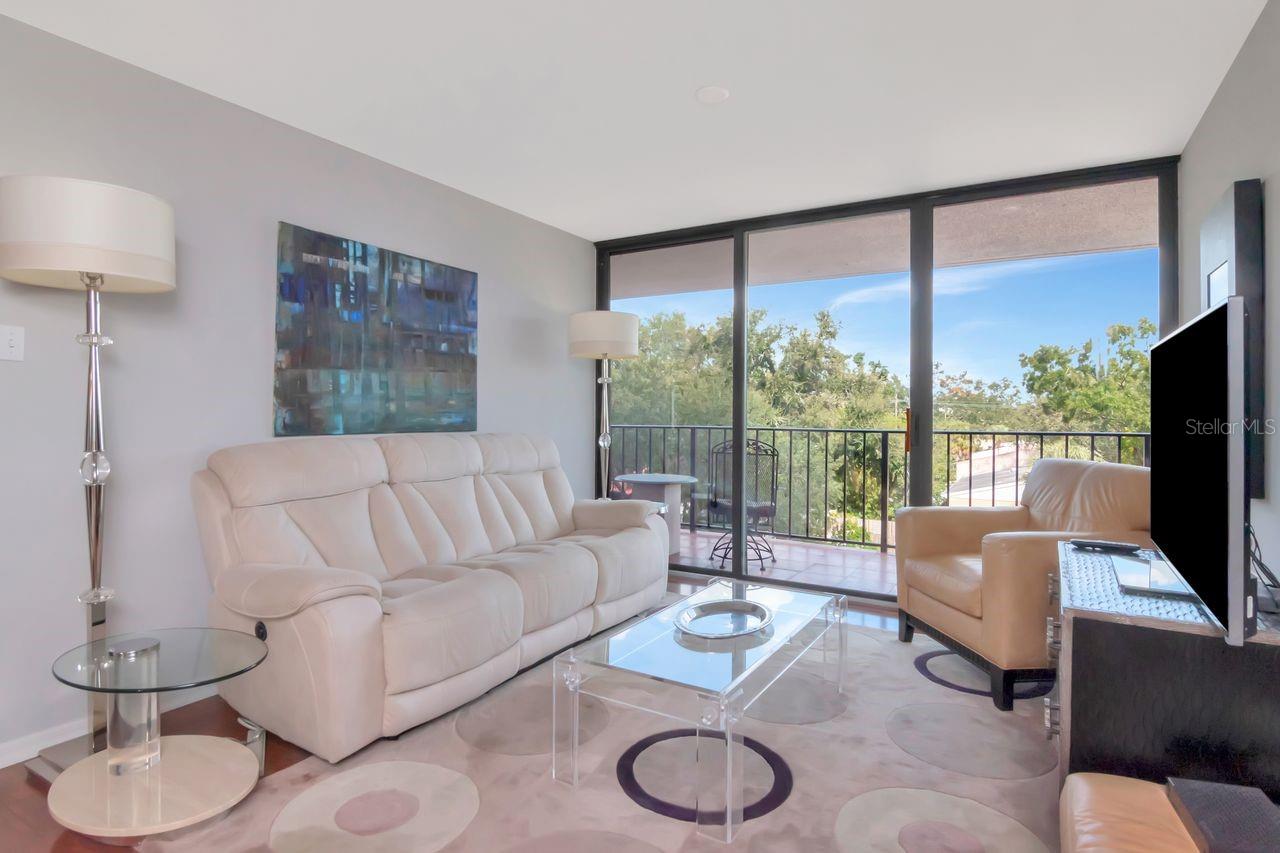 Spacious living room