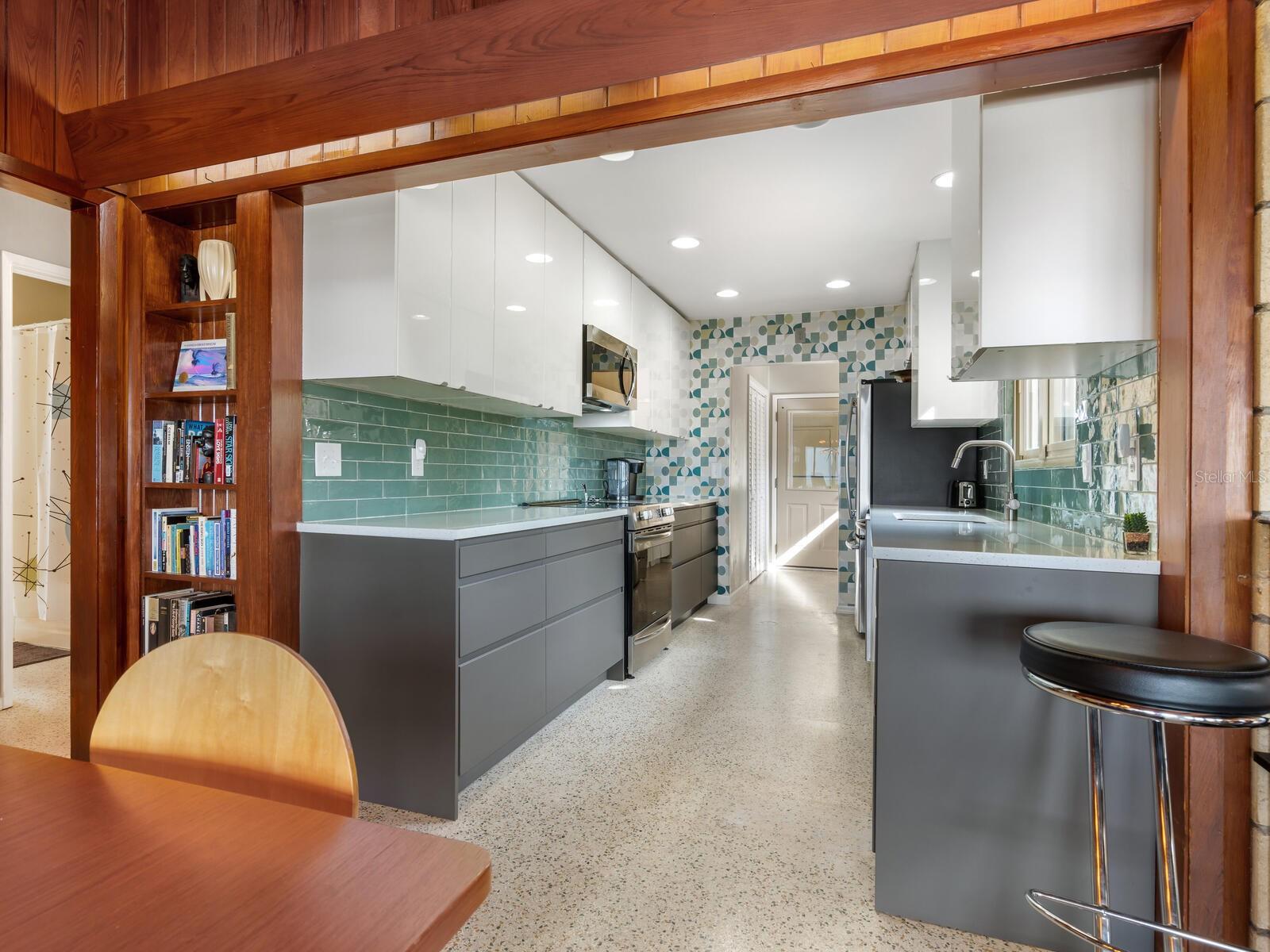 7608 WESTMORELAND DR, SARASOTA, FL, 34243