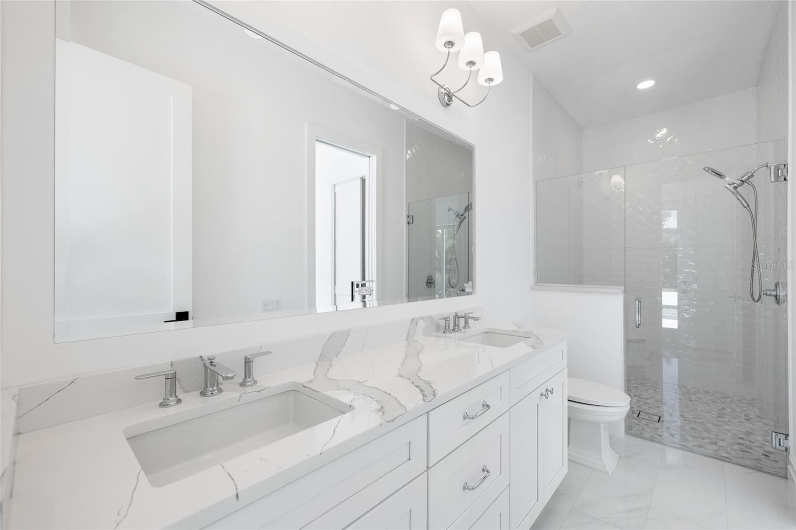 TB8436391 Property Photo