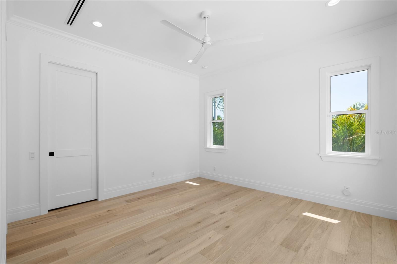 TB8436391 Property Photo