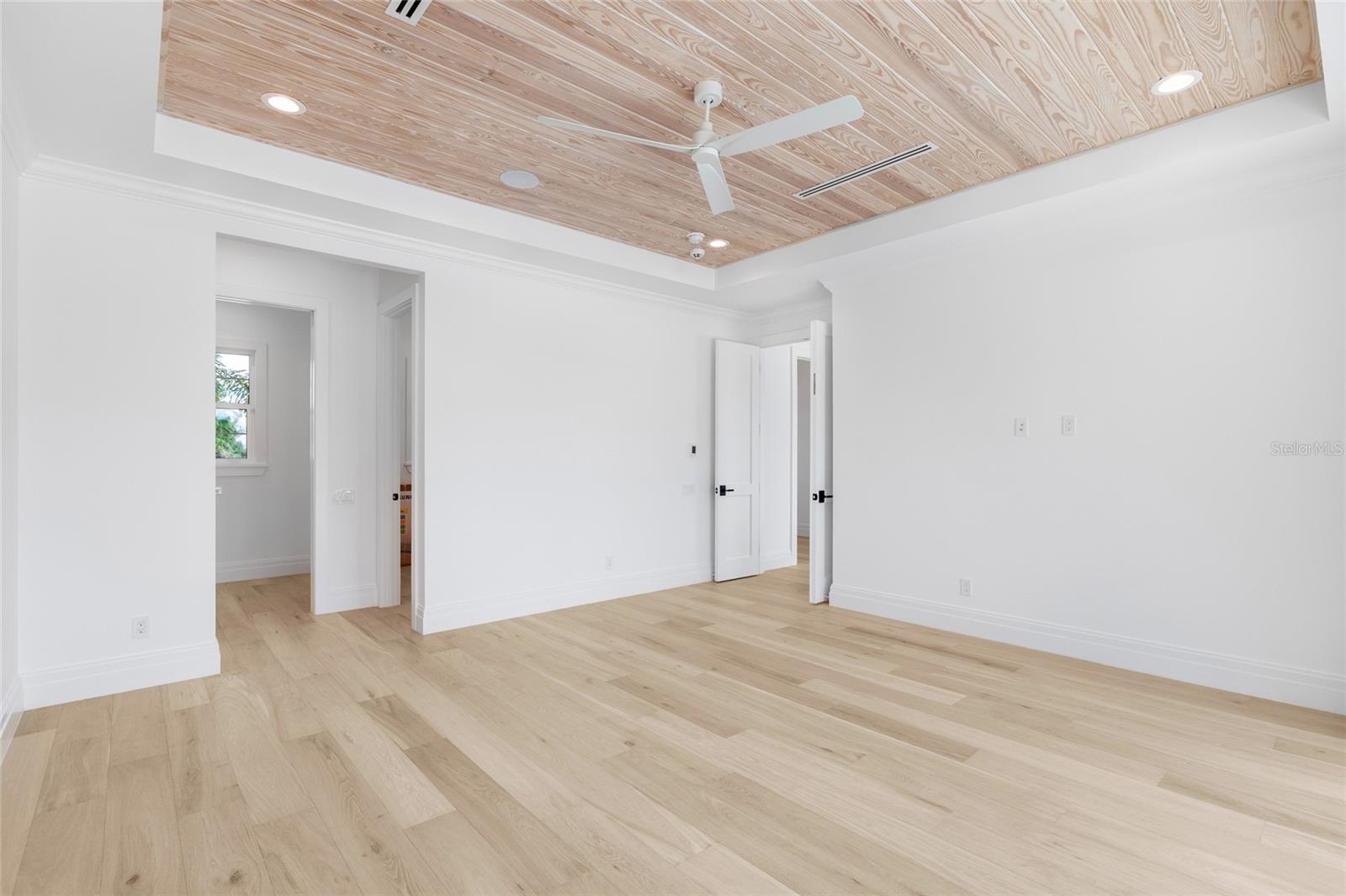 TB8436391 Property Photo