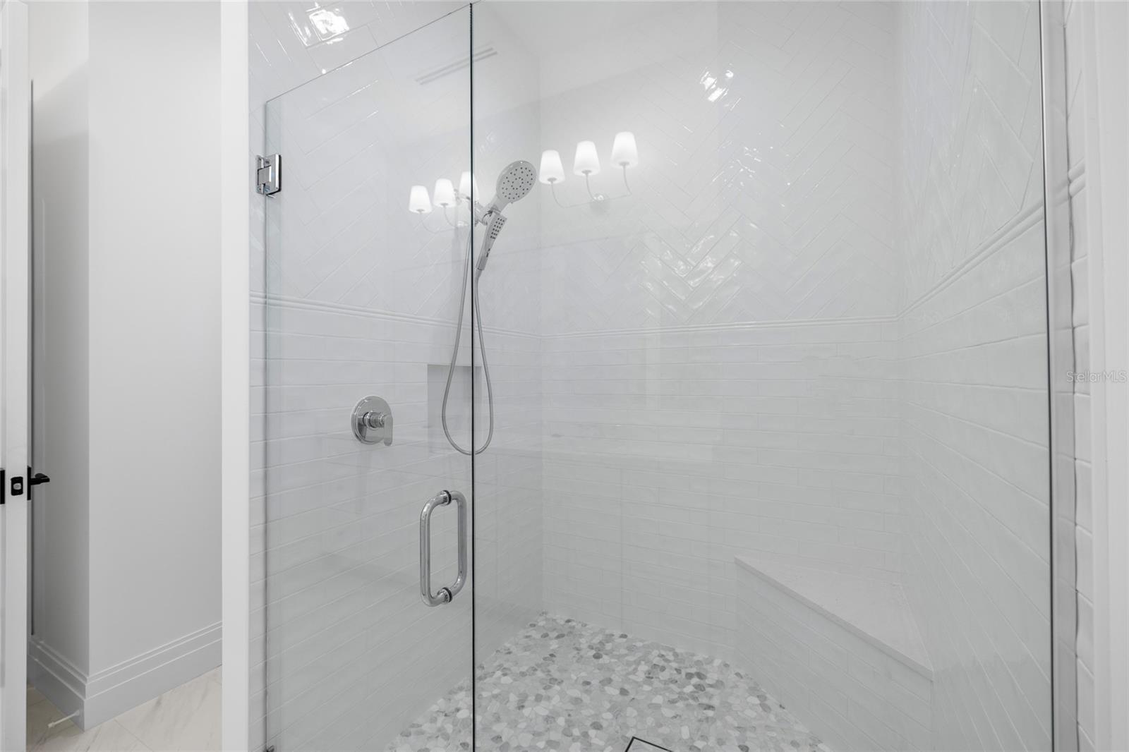 TB8436391 Property Photo