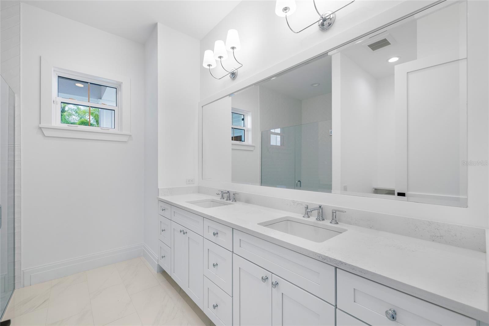 TB8436391 Property Photo