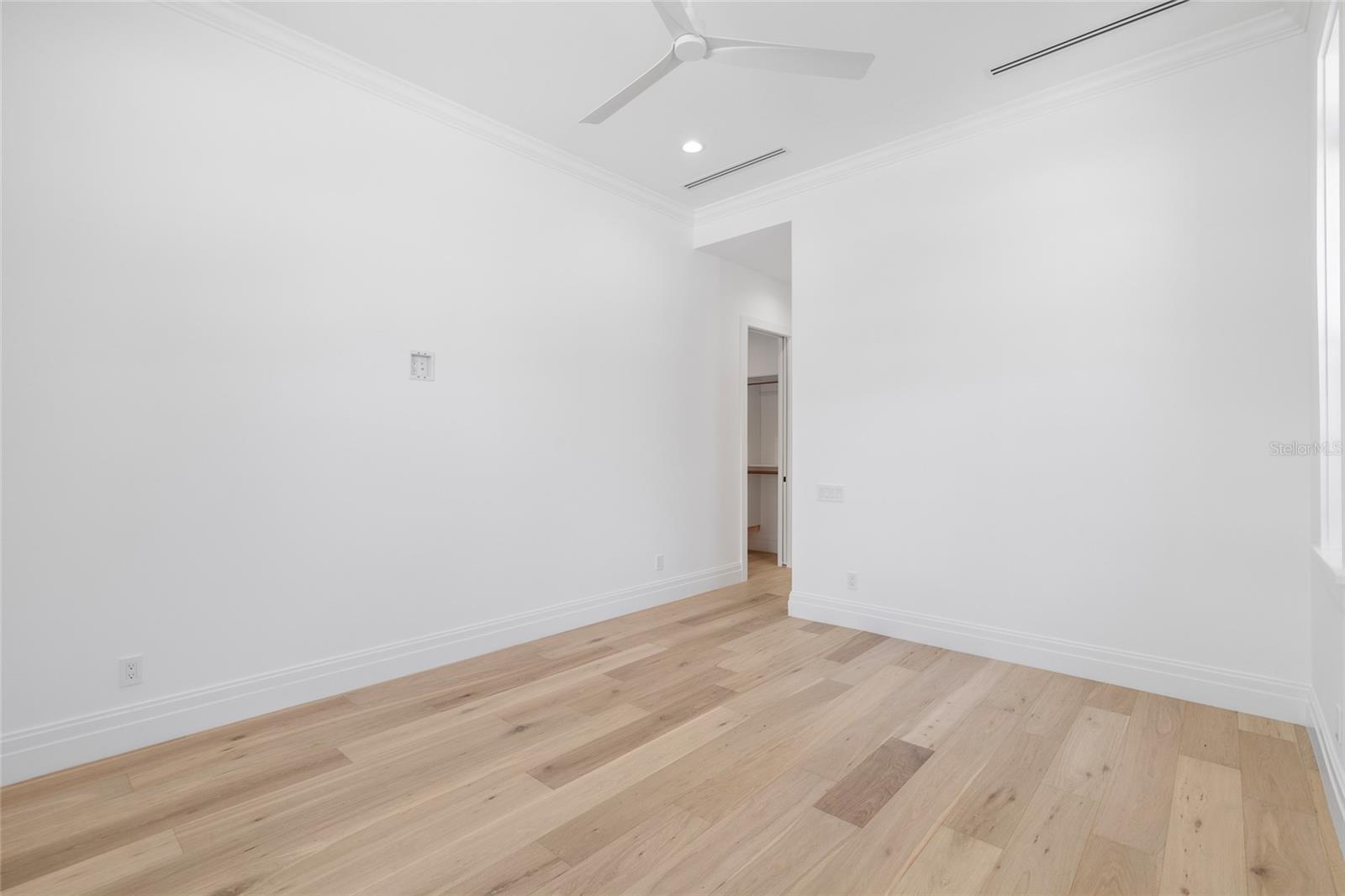 TB8436391 Property Photo